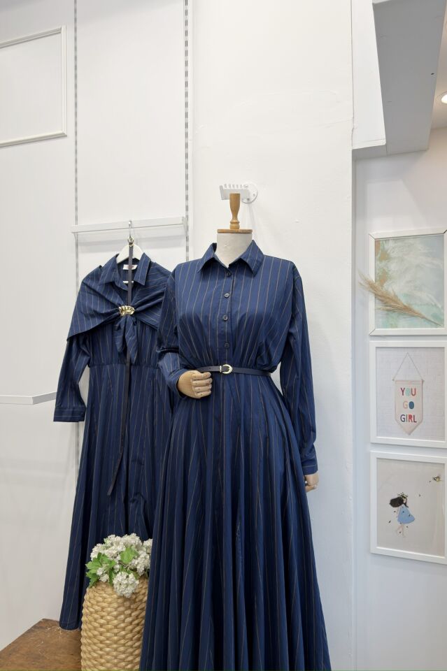 Lacivert Şal Aksesuarlı Çizgili Elbise