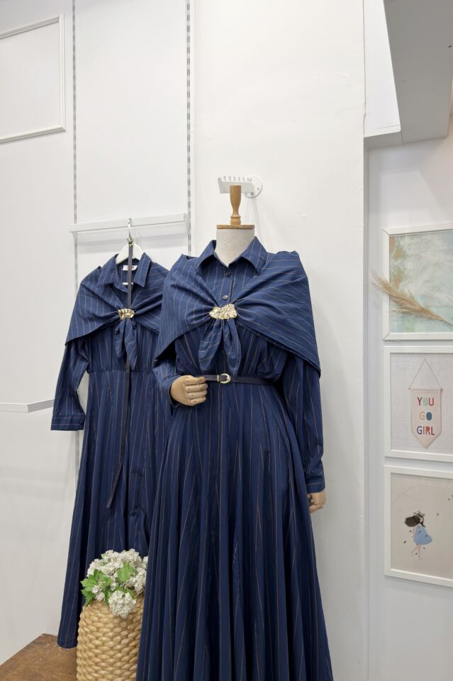 Lacivert Şal Aksesuarlı Çizgili Elbise