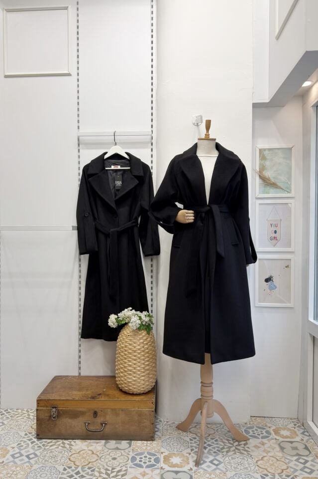 Siyah Kol Detaylı Lunel Kaban