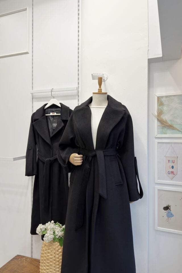 Siyah Kol Detaylı Lunel Kaban