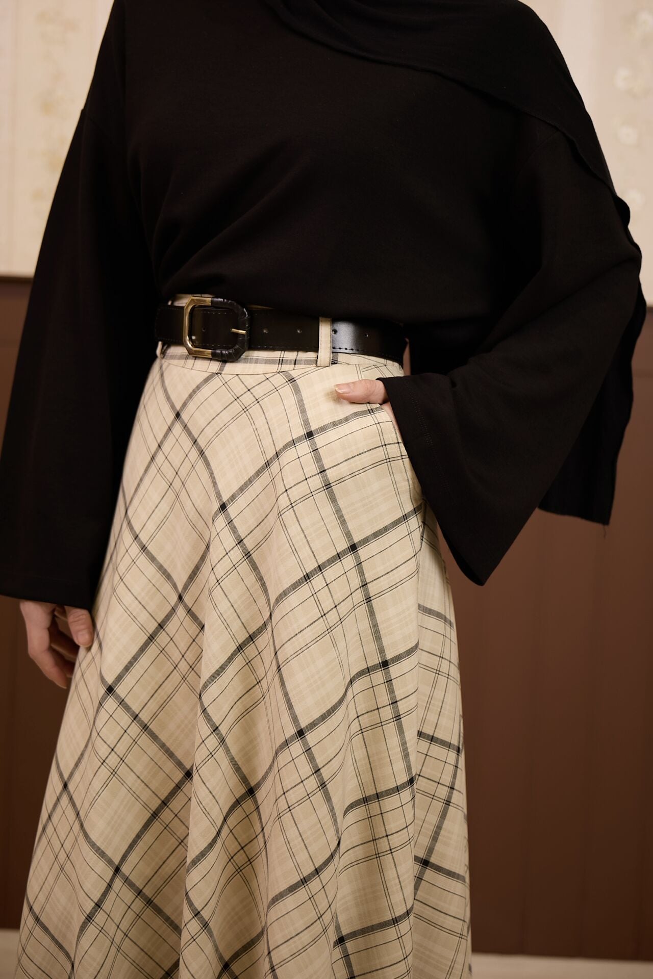 Keten Dokulu Ekru Ekose Desenli Loom Etek